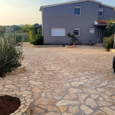 Olive Shared Pool Apartment Pirovac