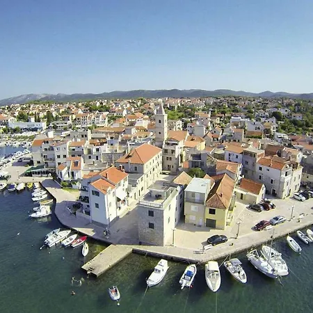 Olive Shared Pool Apartment Pirovac