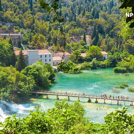 Appartamento Olive Shared Pool Pirovac