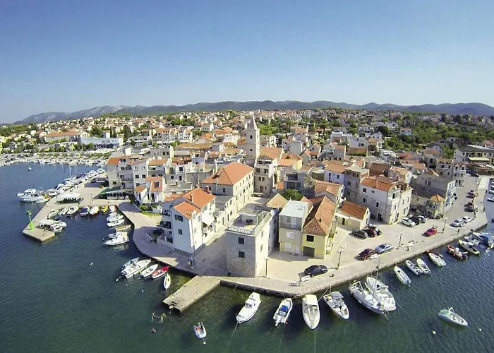 Olive Shared Pool Appartamento Pirovac